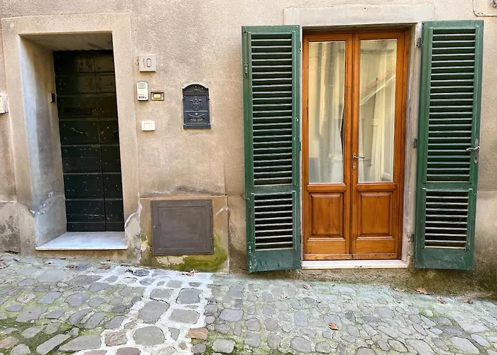 La Finestra Nella Rocca 아파트 *